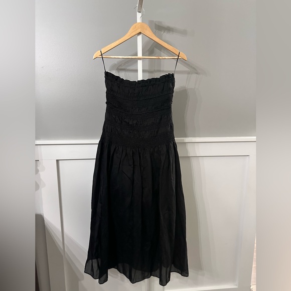 MOON RIVER Strapless Smocked Midi Dress – Black - Picture 6 of 11